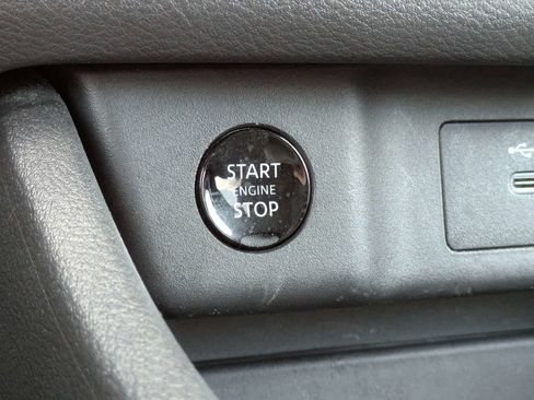 Used 2024 Nissan Rogue S FWD image 27