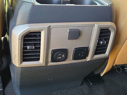 Used 2022 Ford F250 Lariat w/ Lariat Value Package RWD image 15