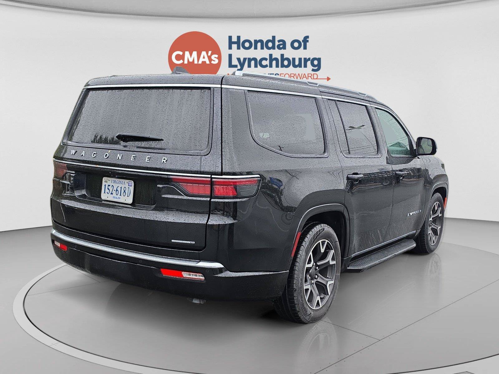 Used 2024 Jeep Wagoneer Series III AWD/4WD image 5