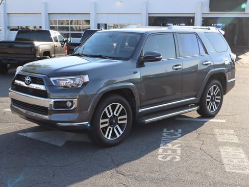 Used 2016 Toyota 4Runner SR5 AWD/4WD image 16