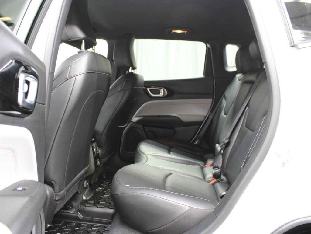 Used 2025 Jeep Compass Limited AWD/4WD image 16