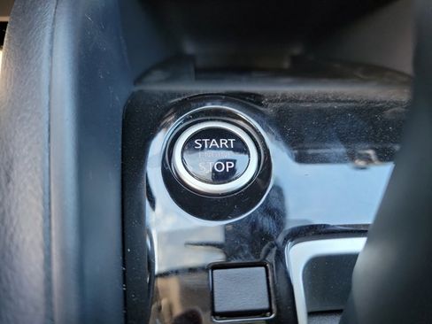 Used 2025 Nissan Versa SV w/ Trunk Package FWD image 28