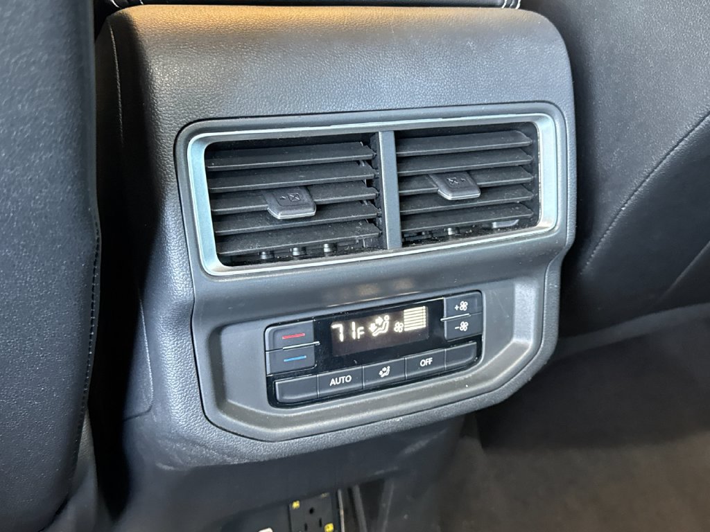 Used 2024 Volkswagen Atlas SE AWD/4WD image 16