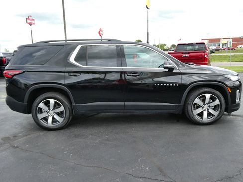 Used 2023 Chevrolet Traverse LT w/ LT Premium Package AWD/4WD image 4