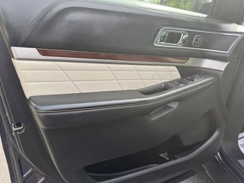 Used 2017 Ford Explorer Platinum image 9