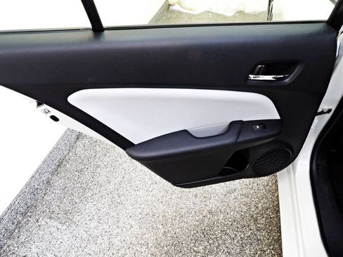 Used 2018 Toyota Prius Prime Advanced FWD image 9