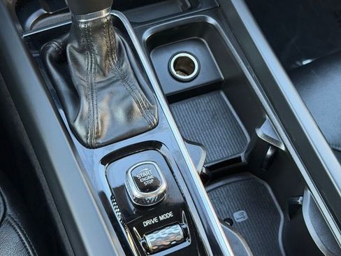 Used 2020 Volvo S60 T5 Momentum image 39