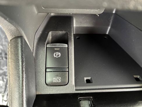 Used 2021 Nissan Kicks SR w/ SR Premium Package FWD image 26