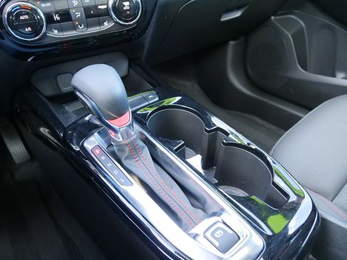 Certified 2024 Chevrolet Trax RS w/ Sunroof Package image 26