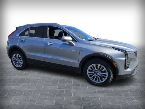 Used 2025 Cadillac XT4 Premium Luxury FWD image 3