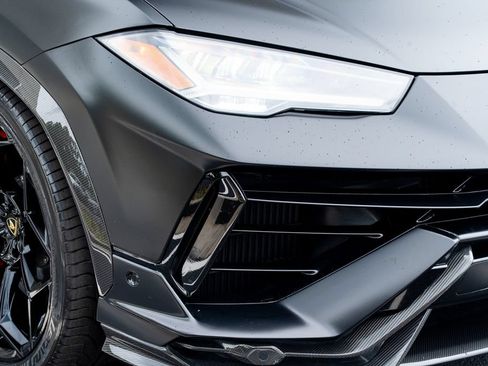 Used 2024 Lamborghini Urus Performante AWD/4WD image 9