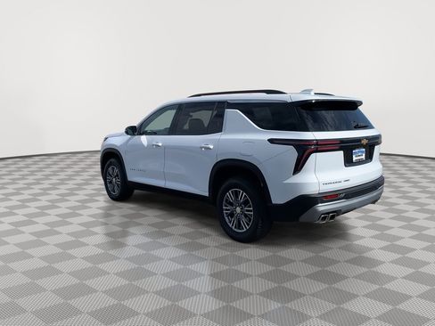 Used 2025 Chevrolet Traverse LT image 5