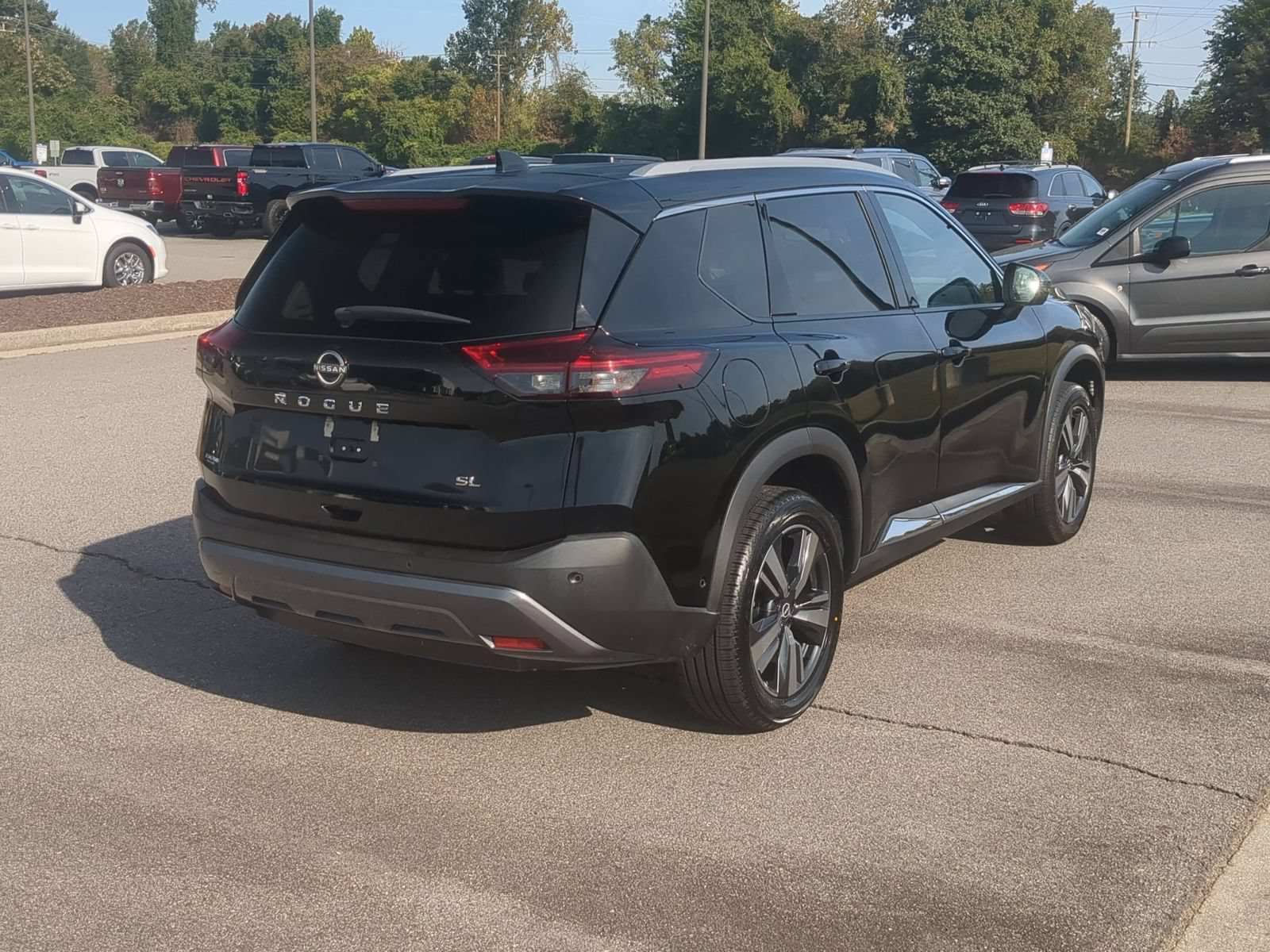 Used 2023 Nissan Rogue SL w/ SL Premium Package FWD image 3