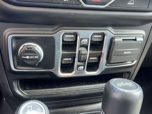 Used 2023 Jeep Wrangler Unlimited Sahara w/ Cold Weather Group AWD/4WD image 29