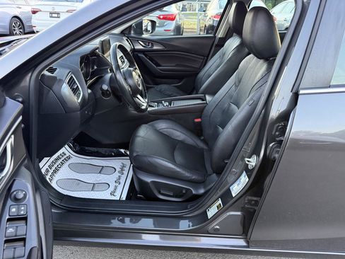 Used 2018 MAZDA MAZDA3 Grand Touring FWD image 9