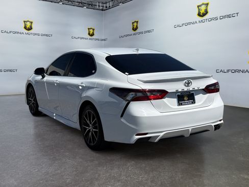 Used 2022 Toyota Camry SE FWD image 3