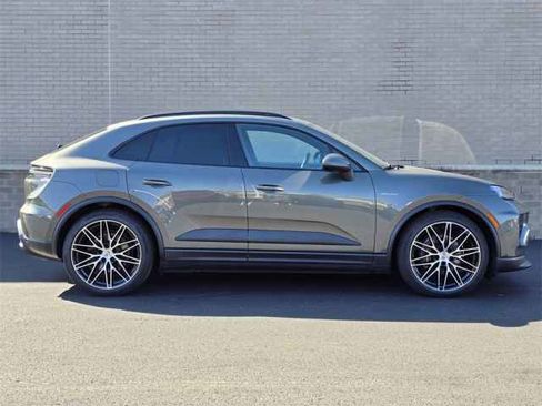 New 2024 Porsche Macan 4 Electric image 39