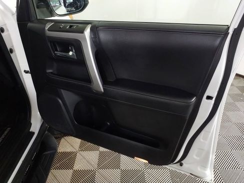 Used 2020 Toyota 4Runner SR5 Premium w/ Moonroof Package AWD/4WD image 19