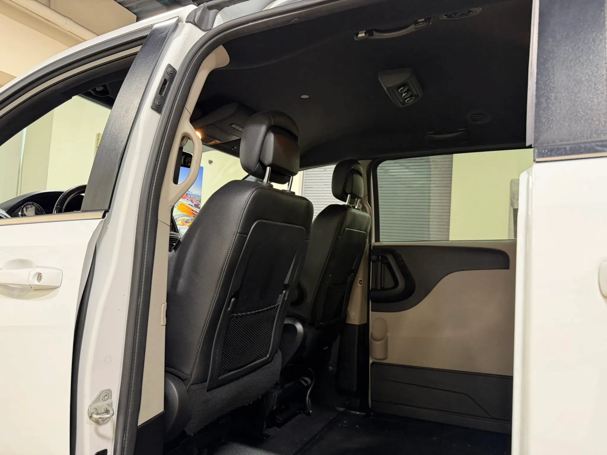 Used 2019 Dodge Grand Caravan SXT FWD image 31