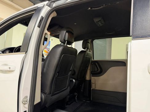 Used 2019 Dodge Grand Caravan SXT FWD image 31