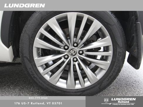 Used 2020 Toyota Highlander Platinum AWD/4WD image 13