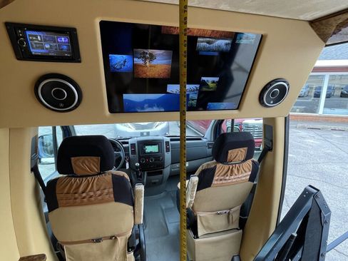 Used 2014 Mercedes-Benz Sprinter 2500 image 39