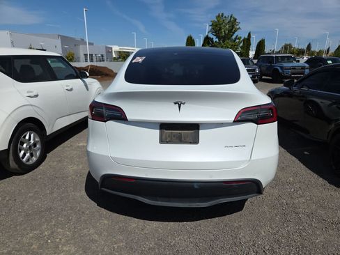 Used 2022 Tesla Model Y Long Range AWD/4WD image 4