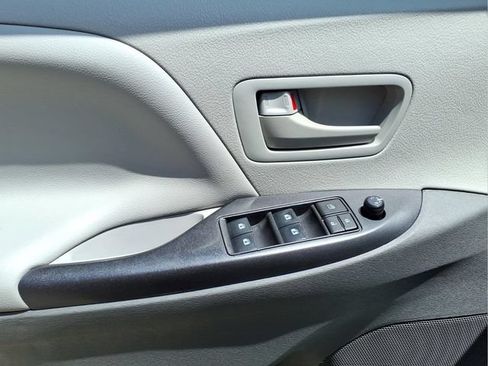 Used 2020 Toyota Sienna L FWD image 11