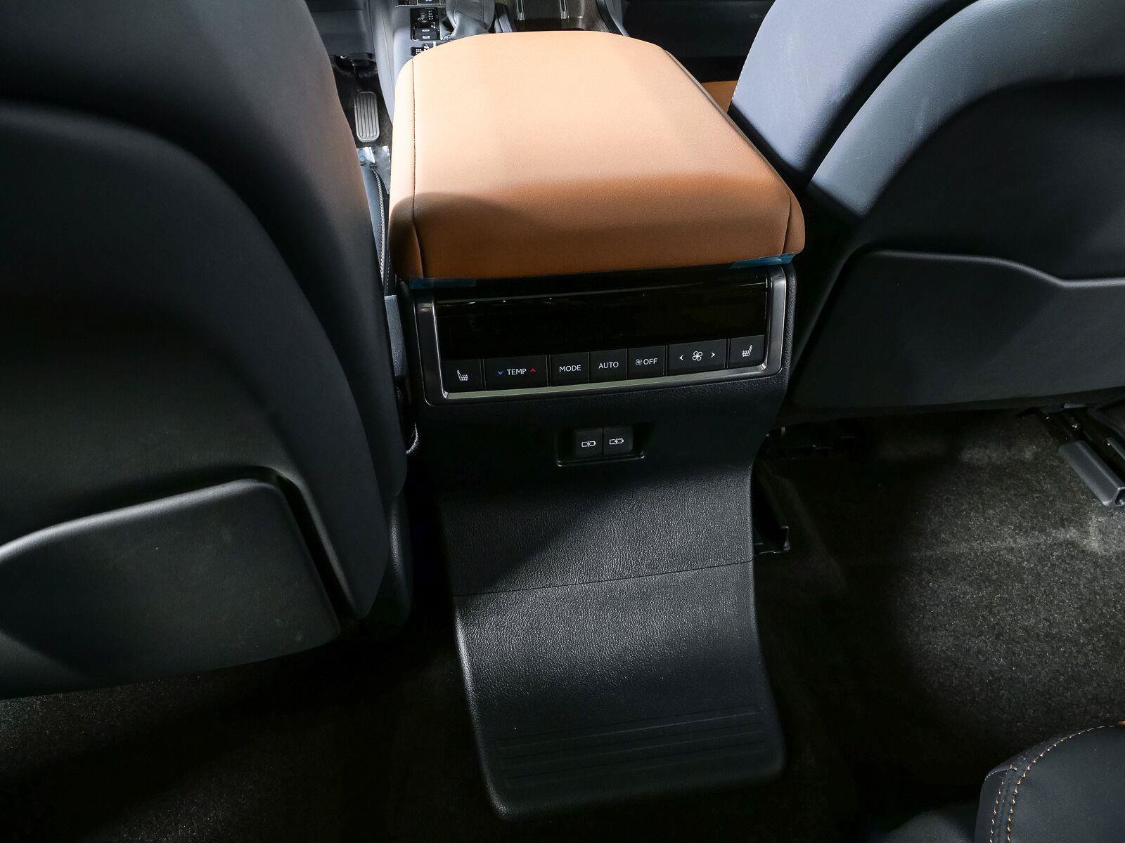 Used 2025 Lexus GX 550 w/ Accessory Package (Z1) AWD/4WD image 20