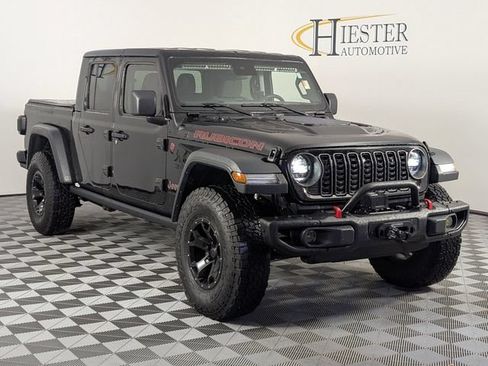 Used 2025 Jeep Gladiator Rubicon w/ Steel Bumper Group AWD/4WD image 2