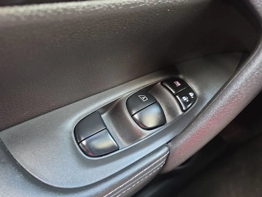 Used 2020 Nissan Rogue SV FWD image 24