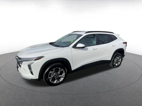 Used 2025 Chevrolet Trax LT image 8