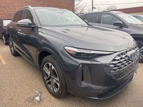 Certified 2025 Audi Q5 2.0T Premium Plus w/ Premium Plus image 1