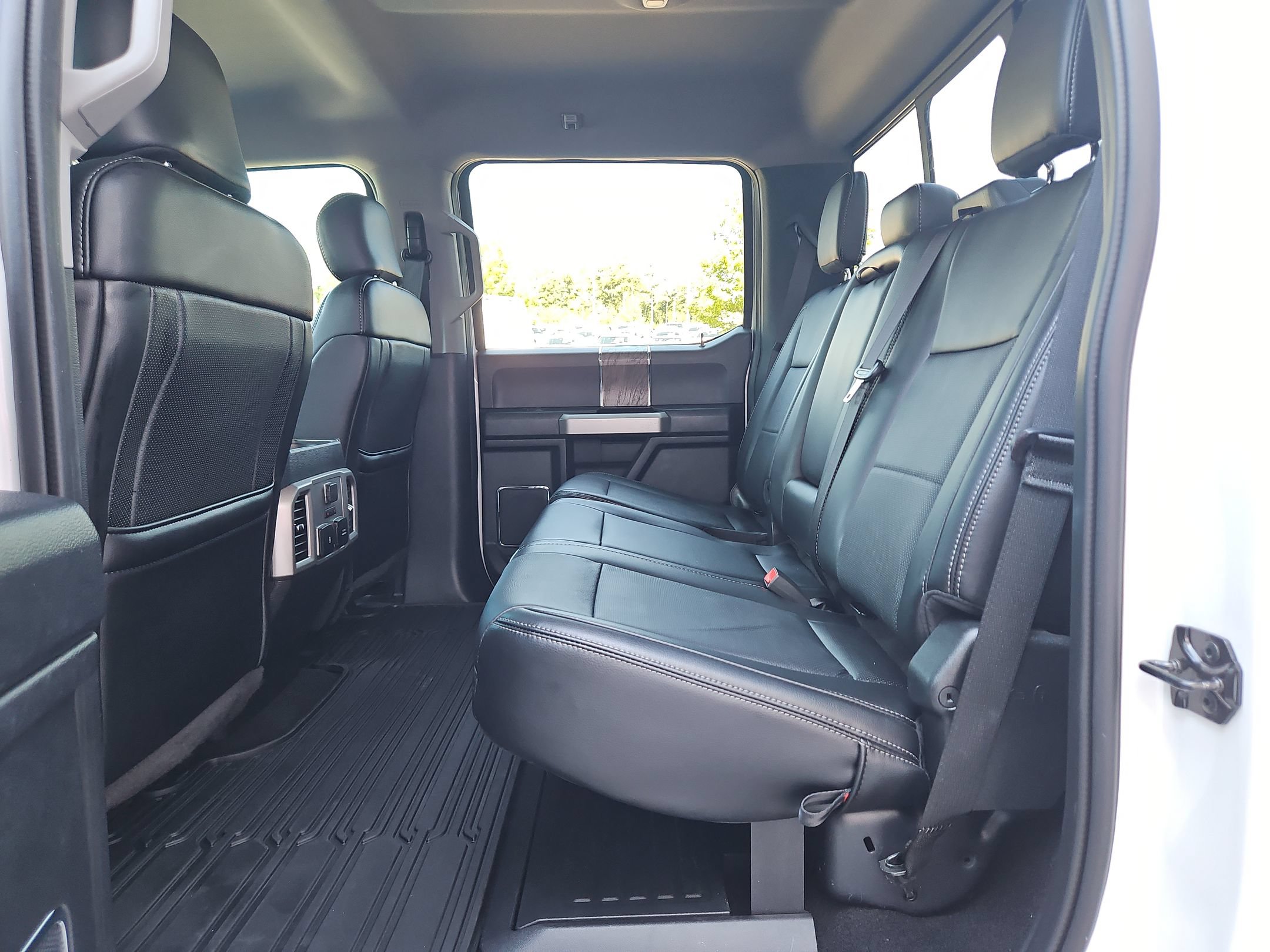 Used 2019 Ford F250 Lariat w/ Lariat Ultimate Package AWD/4WD image 35