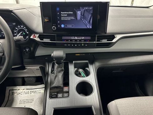 Used 2026 Toyota Sienna LE image 25