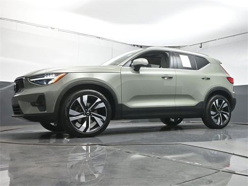 Used 2023 Volvo XC40 B5 Plus w/ Protection Package Premier image 36