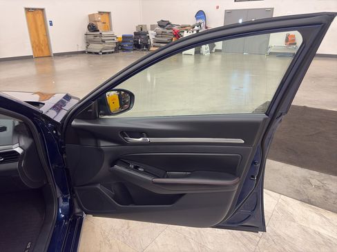 Used 2024 Nissan Altima 2.5 SR image 18