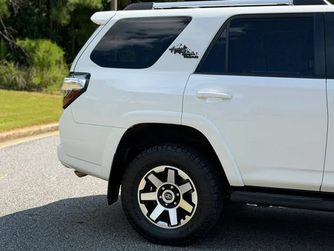 Used 2018 Toyota 4Runner TRD Off-Road AWD/4WD image 13