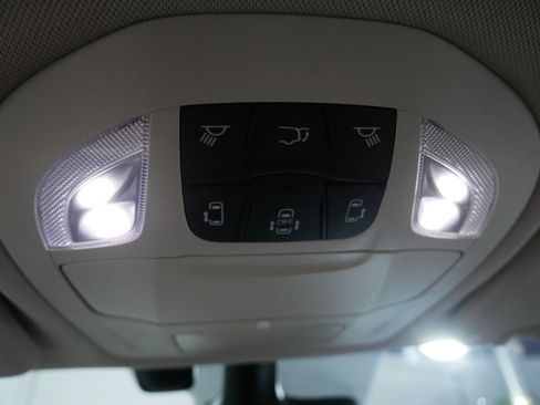 Used 2022 Chrysler Pacifica Touring-L FWD image 30