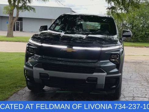 Certified 2025 Chevrolet Silverado EV LT AWD/4WD image 3