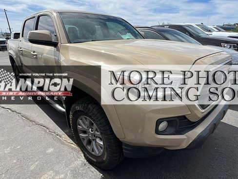 Used 2017 Toyota Tacoma SR5 w/ Tow Package RWD image 1