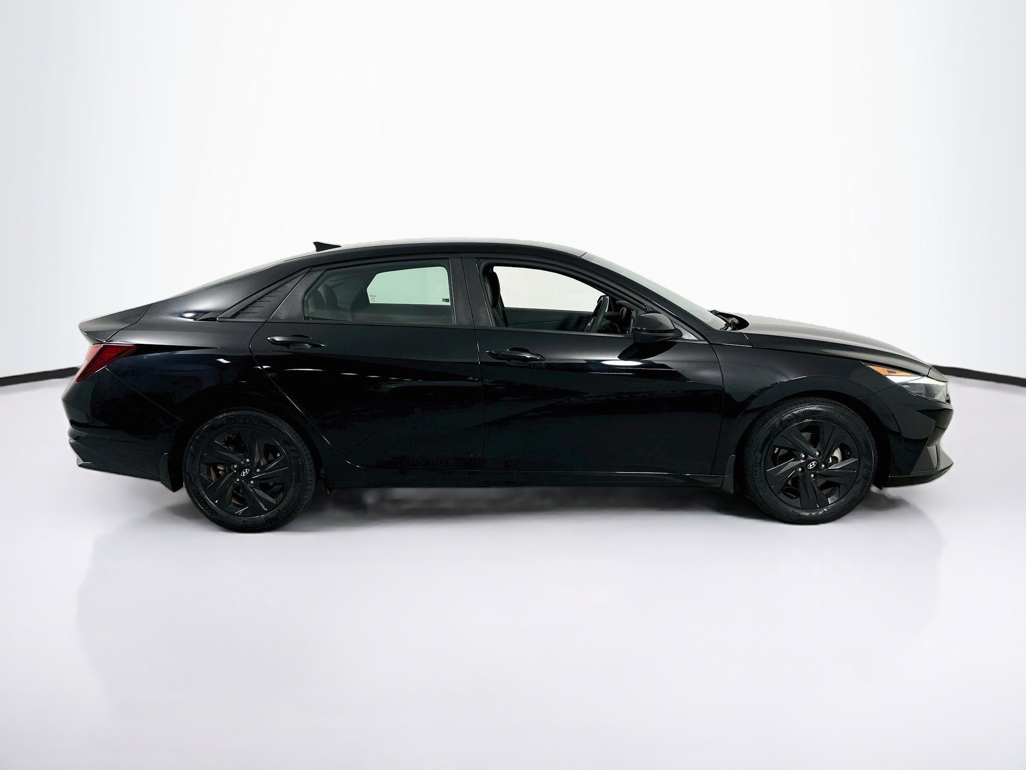 Used 2023 Hyundai Elantra SEL FWD image 4