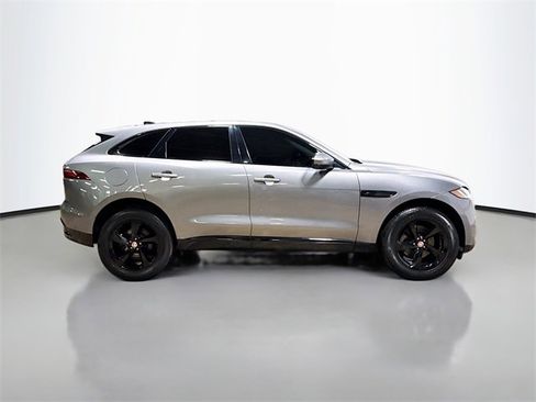 Used 2023 Jaguar F-PACE S image 6