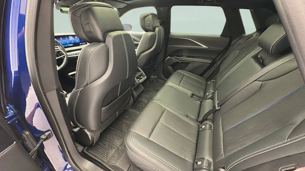 Used 2024 Cadillac Lyriq Luxury w/ LPO, Floor Liner Package AWD/4WD image 9