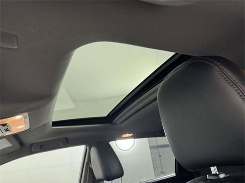 Used 2018 Toyota Highlander XLE image 31