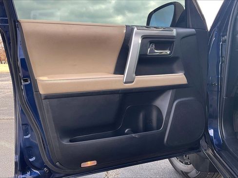 Used 2020 Toyota 4Runner SR5 Premium image 19