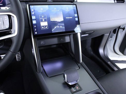 New 2026 Land Rover Discovery Sport Landmark image 18