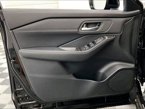 New 2025 Nissan Rogue SL AWD/4WD image 30