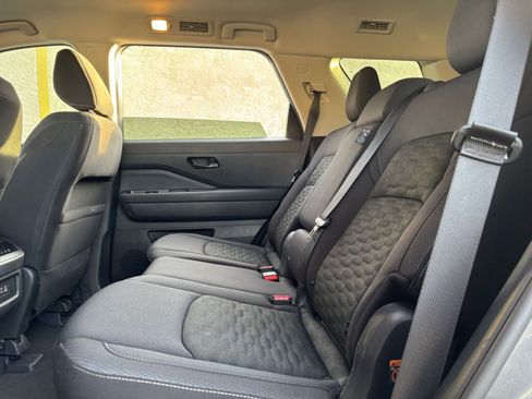 Used 2025 Nissan Pathfinder SV image 28