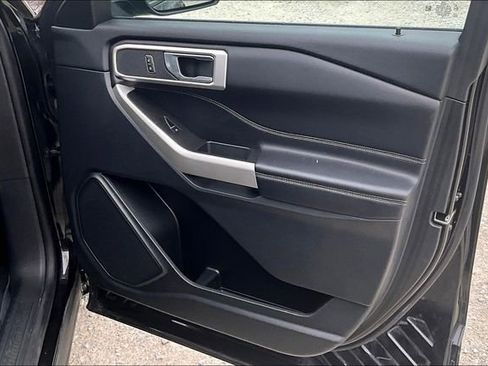 Used 2023 Ford Explorer XLT w/ Equipment Group 202A image 24